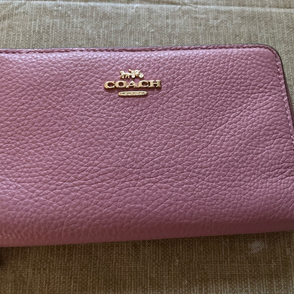 Coach Medium ID Zip Around Wallet Pink/Rose Pebble Leather